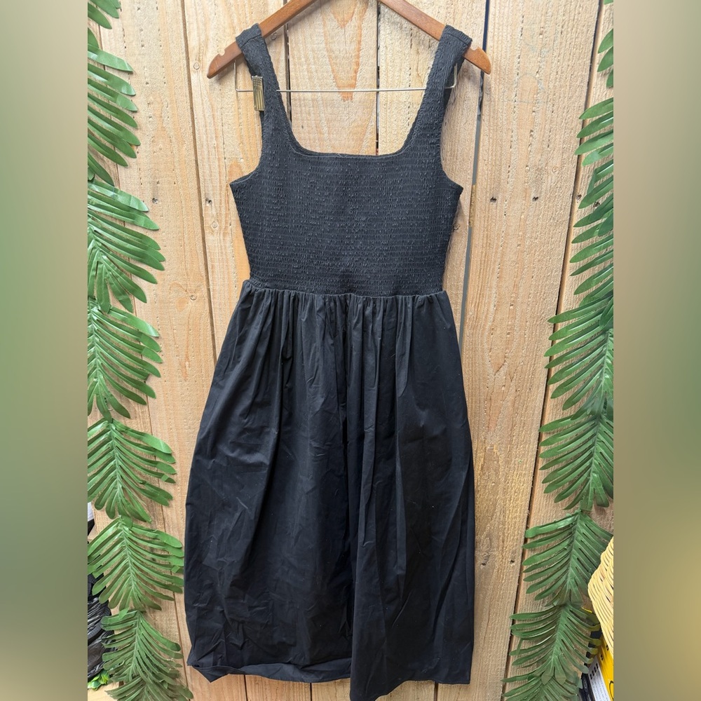 Wayf Dress size M Beautiful Dress